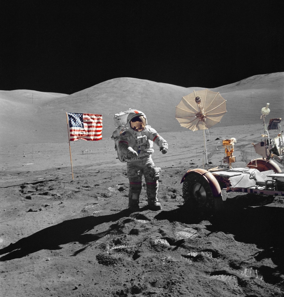Astronaut Eugene Cernan loopt naar LRV tijdens EVA door Unbekannt