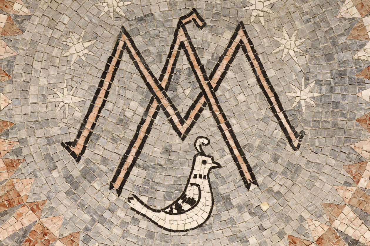 Basiliek van de Aankondiging, de letter M symbool van de Maagd Maria door Unbekannt