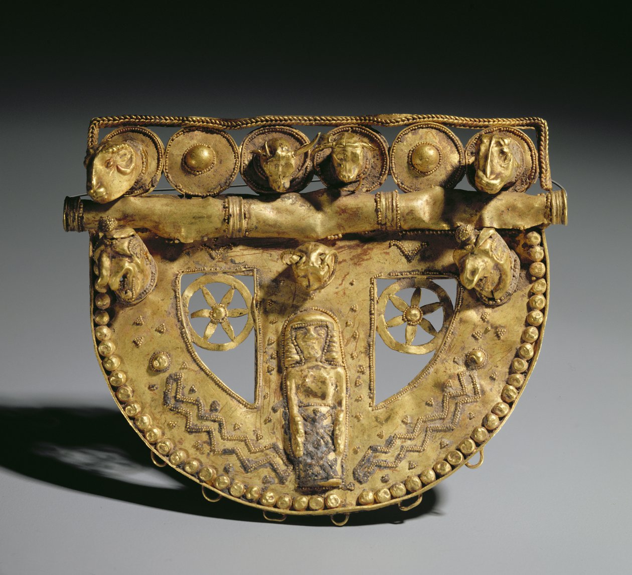 Gesp met gegranuleerde decoratie, Oriëntaliserende Periode, c.700 v.Chr. (goud) door Unbekannt