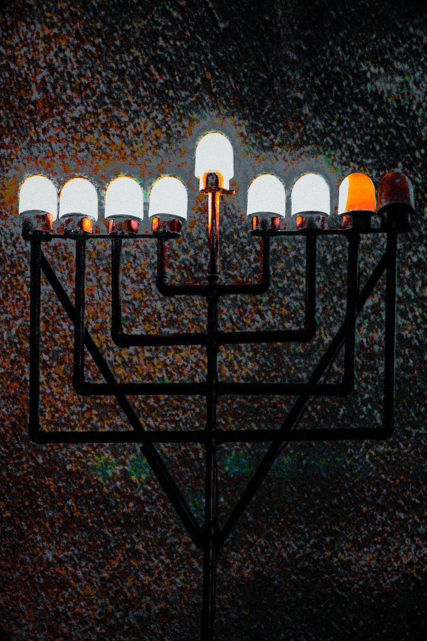 Grote synagoge Menorah door Unbekannter Künstler