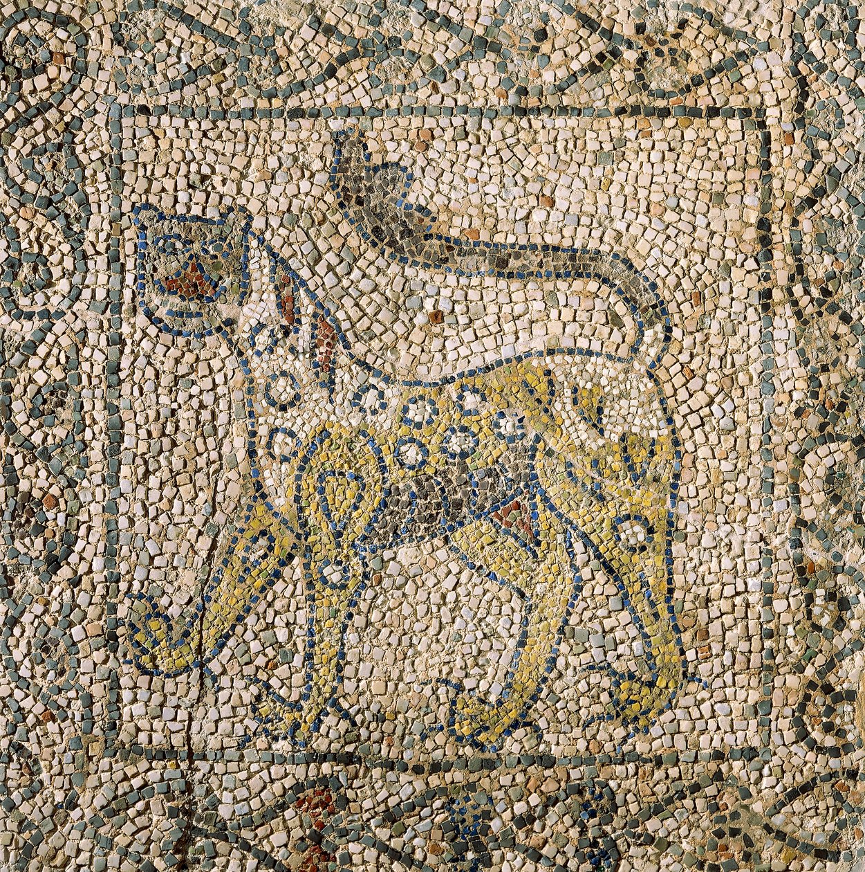 Kerk van Sint Johannes Evangelist, Vierde Kruistocht, Fragmenten van mozaïekvloeren die gevlekte panter voorstellen, Ravenna, Emilia-Romagna, Italië door William M. Timlin