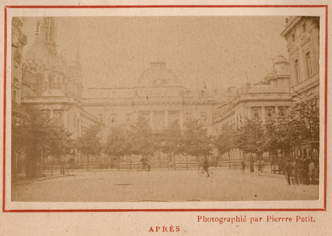 Commune van Parijs (1871): uitzicht op het Paleis van Justitie in Parijs na de brand in mei 1871. Fotografie van Pierre Pepetit door Unbekannt