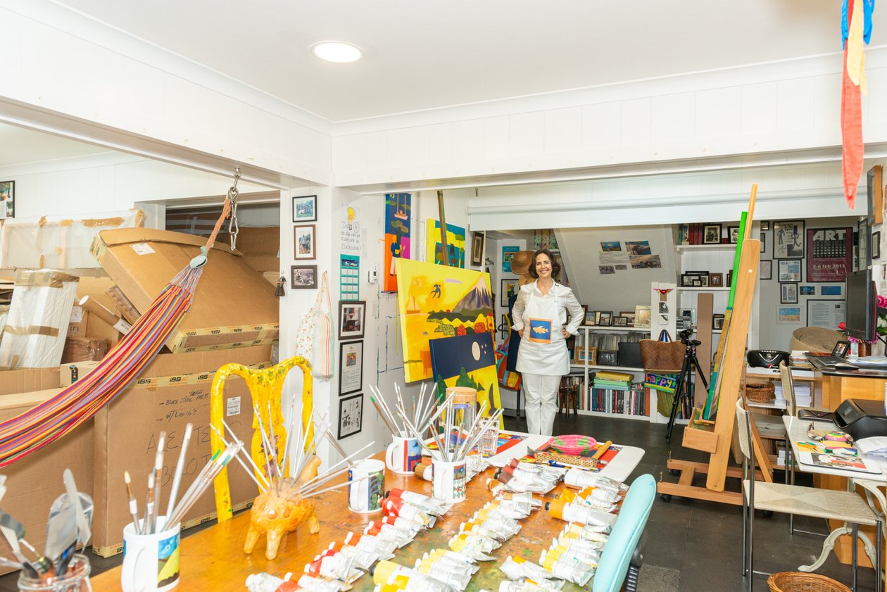 Cristina Rodriguez in haar studio, 2022 door Bartolome Esteban and studio Murillo