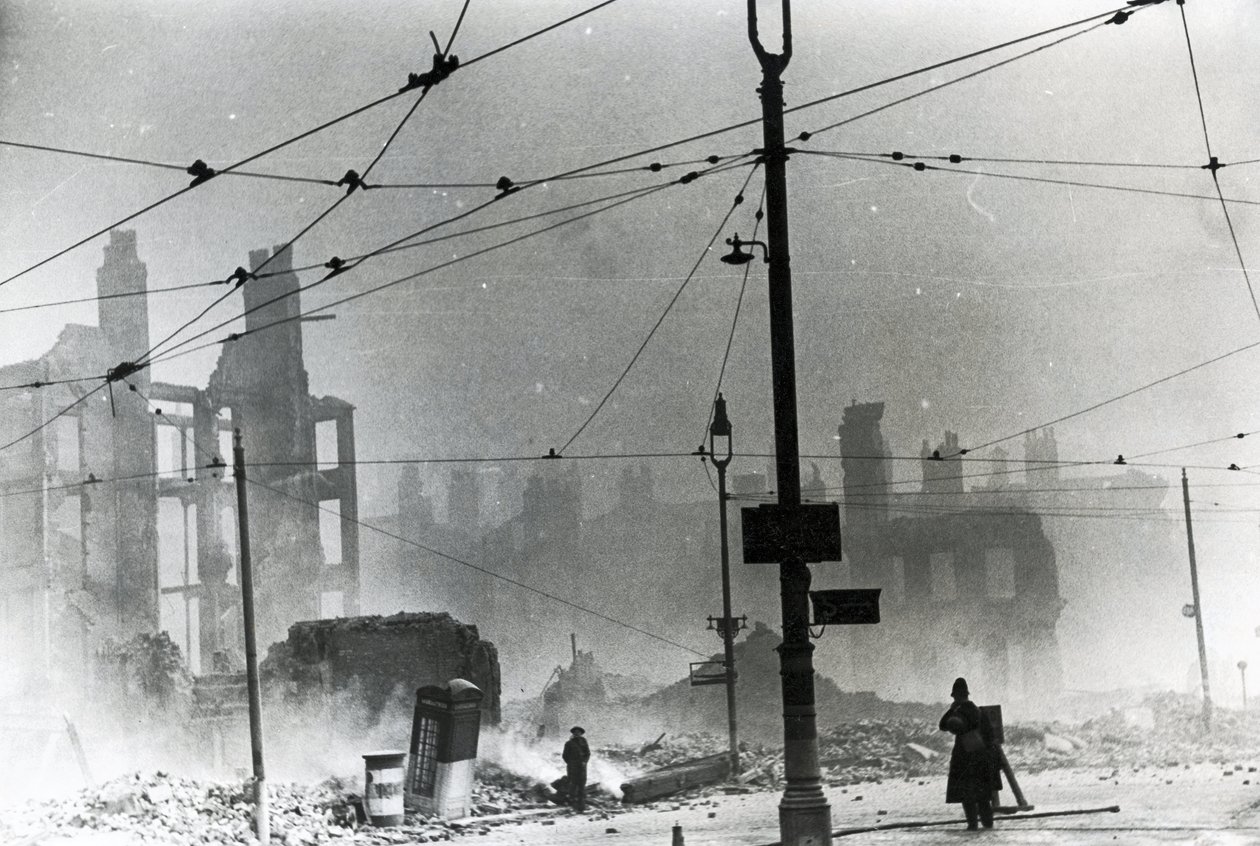 Derby Square in Liverpool na een Duitse bombardement door Unbekannt