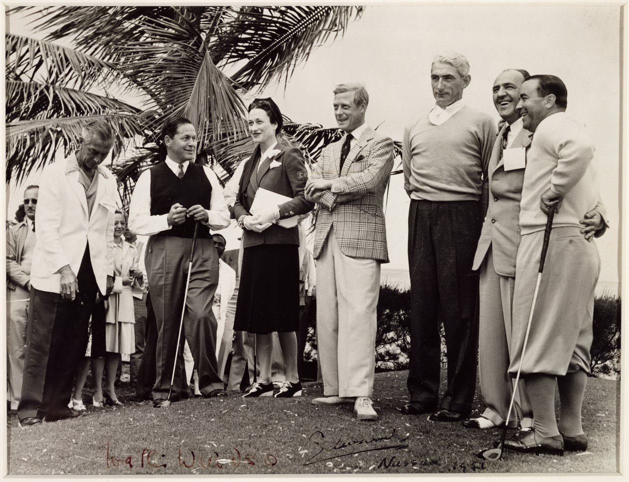 Edward, Hertog van Windsor en Wallis, Hertogin van Windsor bij een golftoernooi in Nassau door Unbekannt