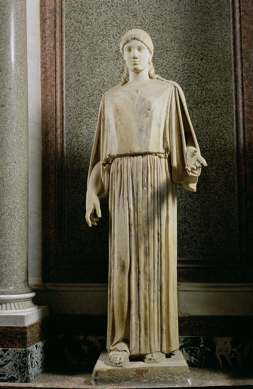 Vrouwelijke figuur die een peplos draagt, Grieks door Unbekannt
