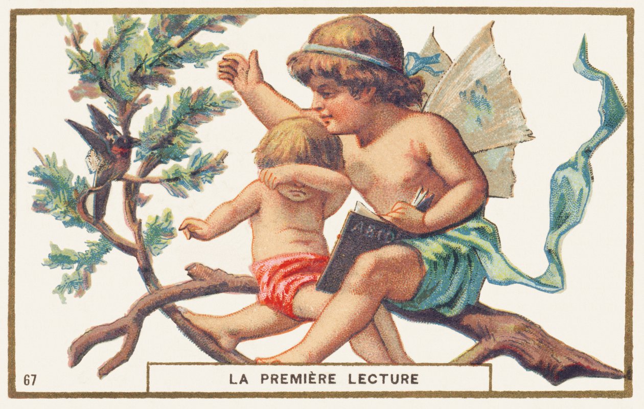 Eerste lezing, witte achtergrond. Reclamechromolithografie die twee kinderen op een tak afbeeldt. De grootste, met vleugels op de rug (een engel?) houdt een abecedarium open in één hand; met zijn andere hand wil hij een vogel verjagen die de lezing stoort door Unbekannter Künstler