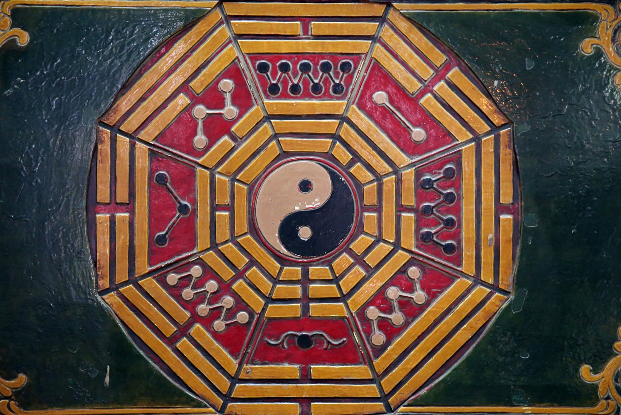 Khanh Van Nam Vien Taoïstische pagode. Yin Yang symbool. Ho Chi Minhstad. Vietnam door Unbekannt
