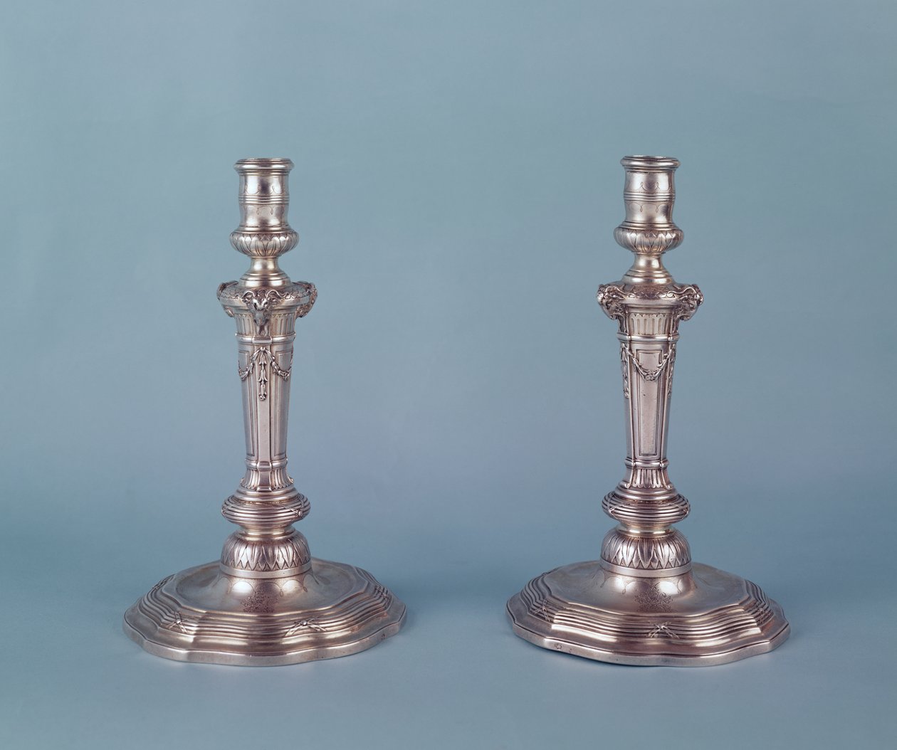Louis XV zilveren kandelaars door Unbekannt