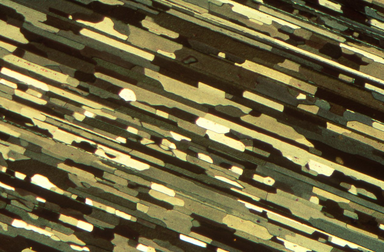 Micrografie (Licht) Geanodiseerd geëxtrudeerd aluminium, licht micrografie door Unbekannt
