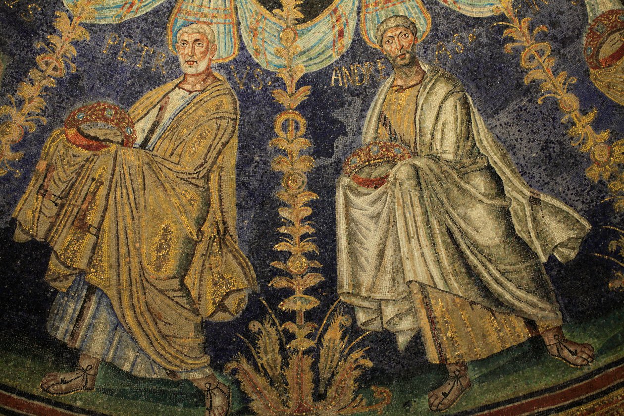 Mozaïek van het plafond van de Doopkapel van Neon. Detail van de processie van de twaalf apostelen die rond het centrale mozaïek in twee richtingen lopen, eindigend met Sint Petrus die Sint Paulus ontmoet. 5e eeuw, Ravenna, Italië. Geregistreerd als UNESCO door Unbekannt