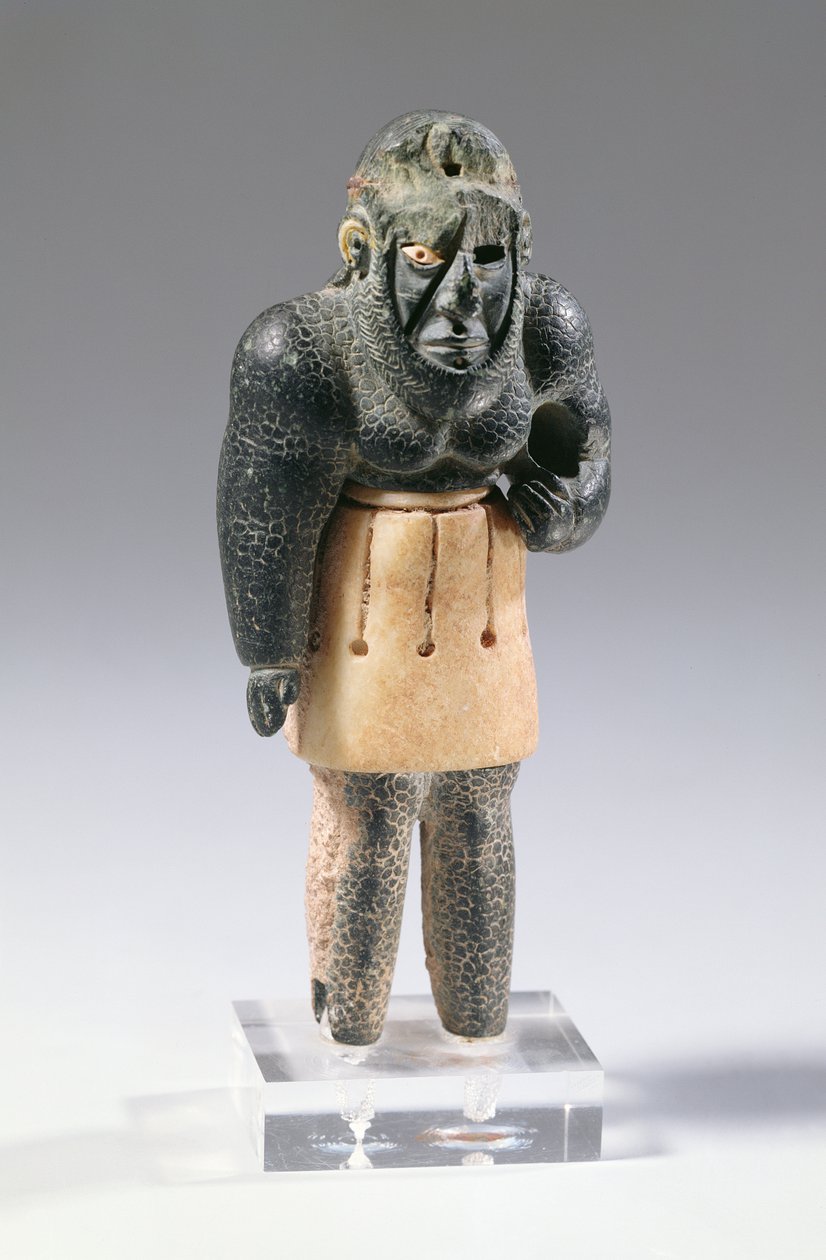 Mythologische geest van de bergen, c.2200 v.Chr. (kalksteen en chloriet, diadeem gemaakt van meteorisch ijzer) door Unbekannt