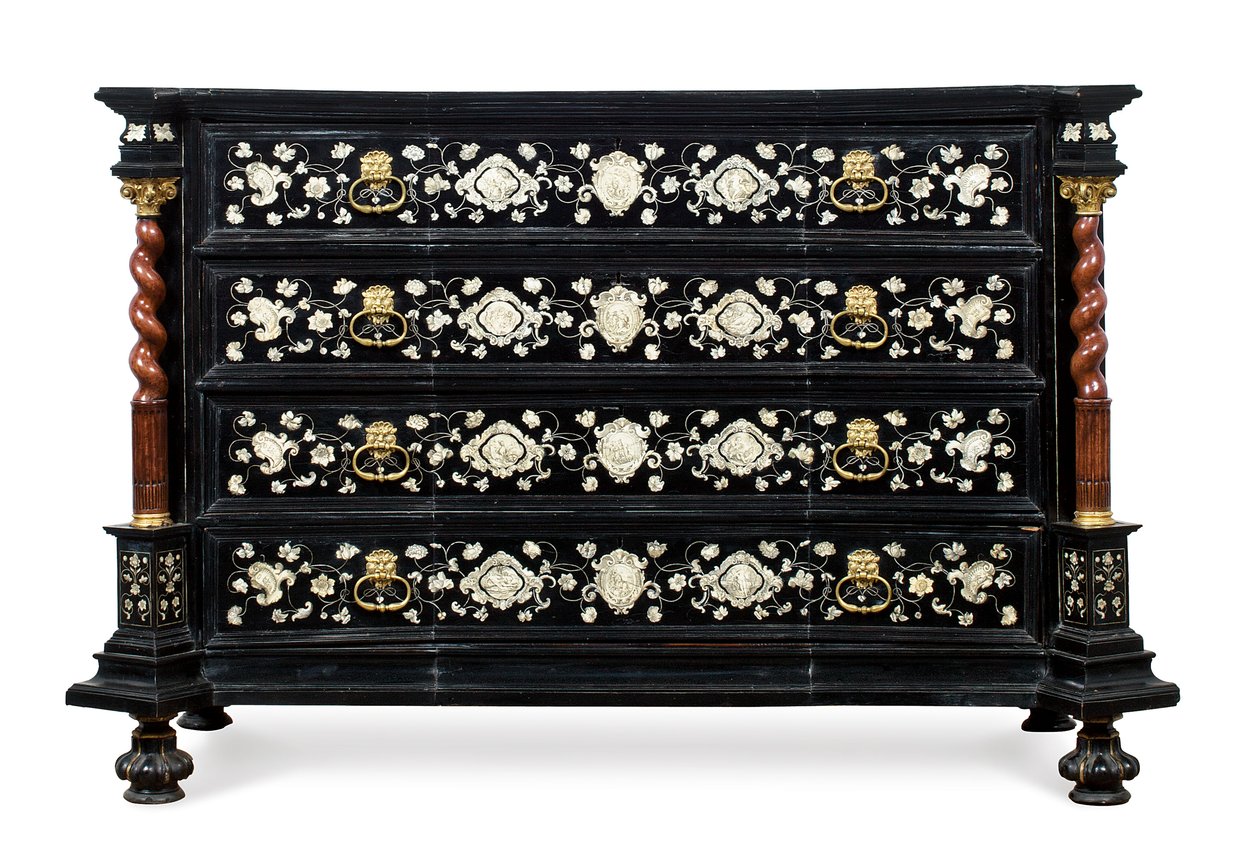 Een van een paar Noord-Italiaanse commodes, waarschijnlijk Venetië, ca. 1700 door Unbekannt