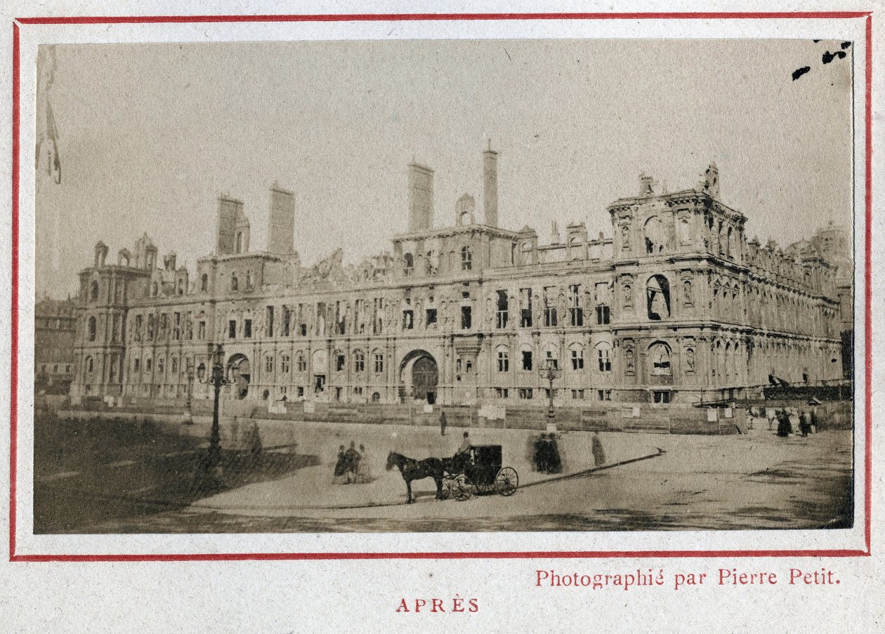 Commune van Parijs (1871): zicht op het Hôtel de Ville in Parijs na de brand in mei 1871 door Unbekannt