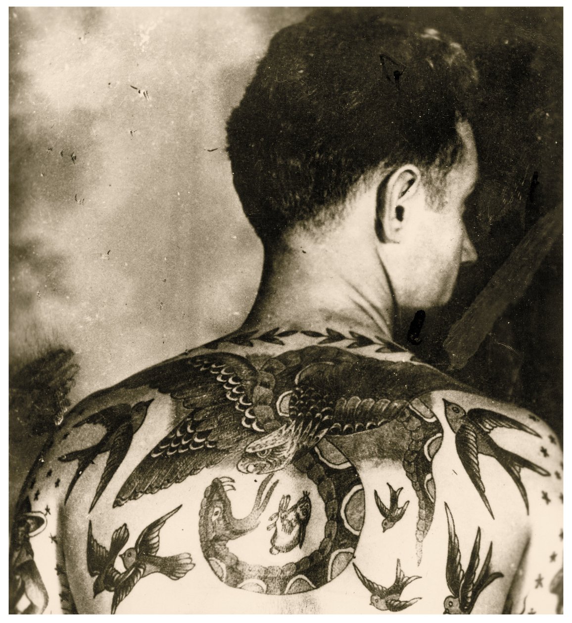 Portret van Tom Stephen, getatoeëerd door Bert Grimm, ca. 1942 door Unbekannter Künstler