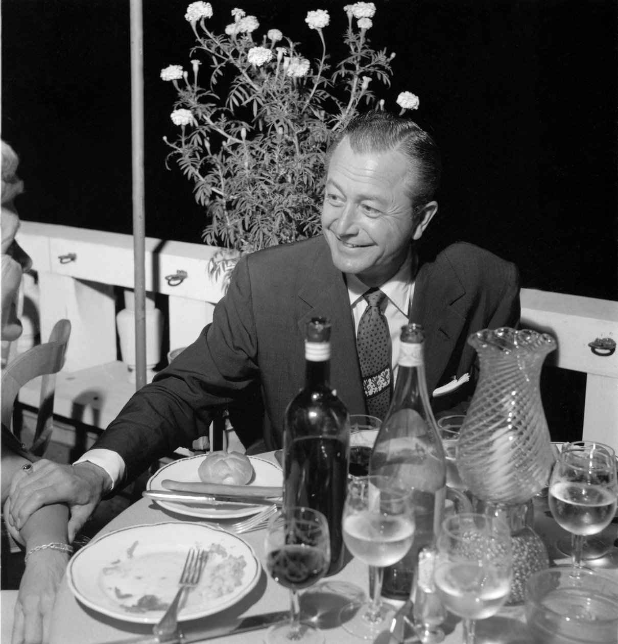 De acteur, regisseur Robert Young in Venetië Lido - 1954 door Unbekannt