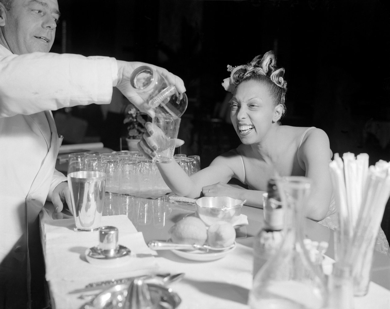 De popzangeres en danseres Josephine Baker op het internationale filmfestival in Lido, Venetië - 1948 door Unbekannt