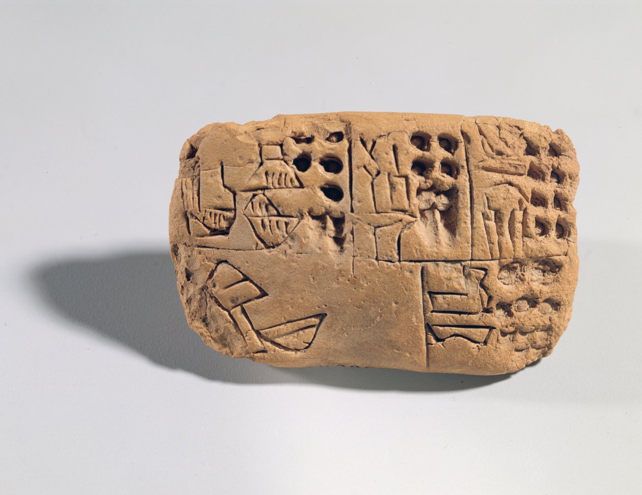 Tablet met pictografische inscriptie, Protoliterate Periode, c.3300 v.Chr. (klei) door Unbekannt