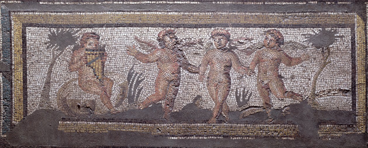 Drie dansende putti vergezeld door een die de panfluit speelt, randdetail van een mozaïekvloer die de seizoenen en jachtscènes uit de Constantijnse Villa in Daphne afbeeldt, Romeins, ca. 325-330 AD door Unbekannt