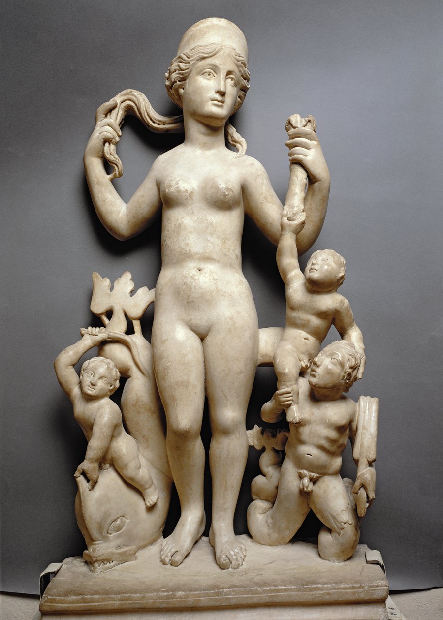 Venus met putti, een triton en een dolfijn, Romeins, 4e eeuw n.Chr. (marmer) door Unbekannt