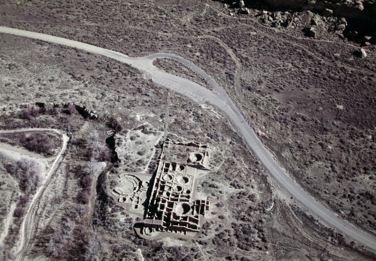 Uitzicht op een oude nederzetting van Anasazi, Chaco Ruins Culture National Park, Chaco Canyon, New Mexico, Verenigde Staten van Amerika, Anasazi beschaving door Benjamin Baud