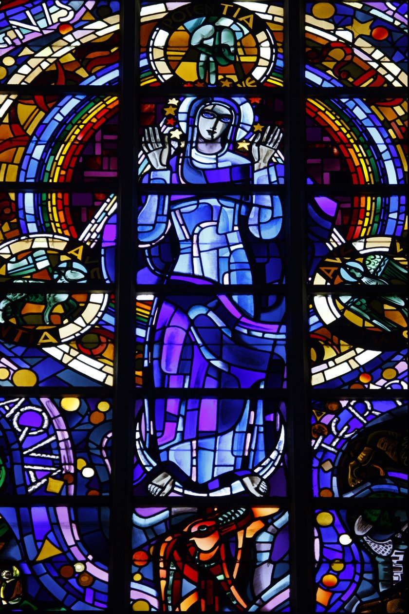 Maagd Maria glas-in-lood in de Notre-Dame-de-la-Trinite kerk door Louis Barillet & Jean Le Chevallier, Blois, Frankrijk door Unbekannt