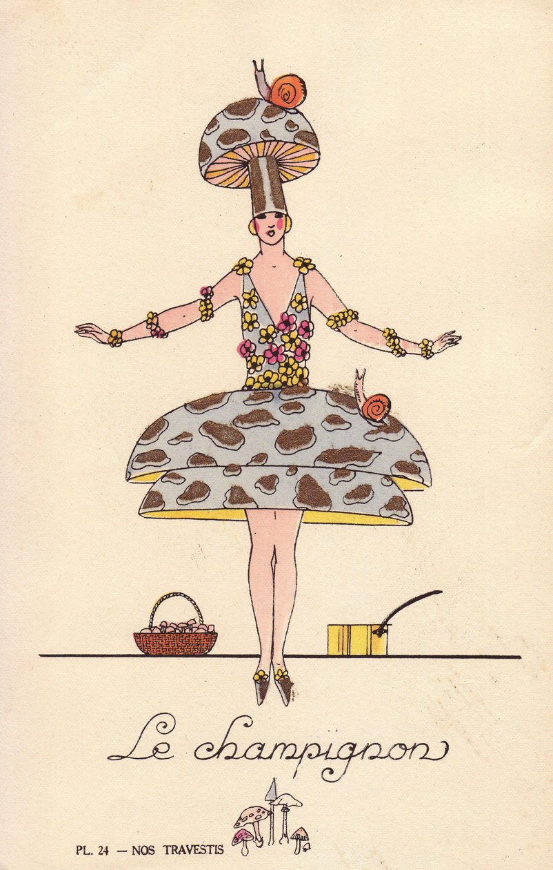 Vrouw in paddenstoel verkleedkostuum, le mushroom, hoed en jurk in paddenstoelvorm, versierd met slakken en bloemen door Unbekannter Künstler