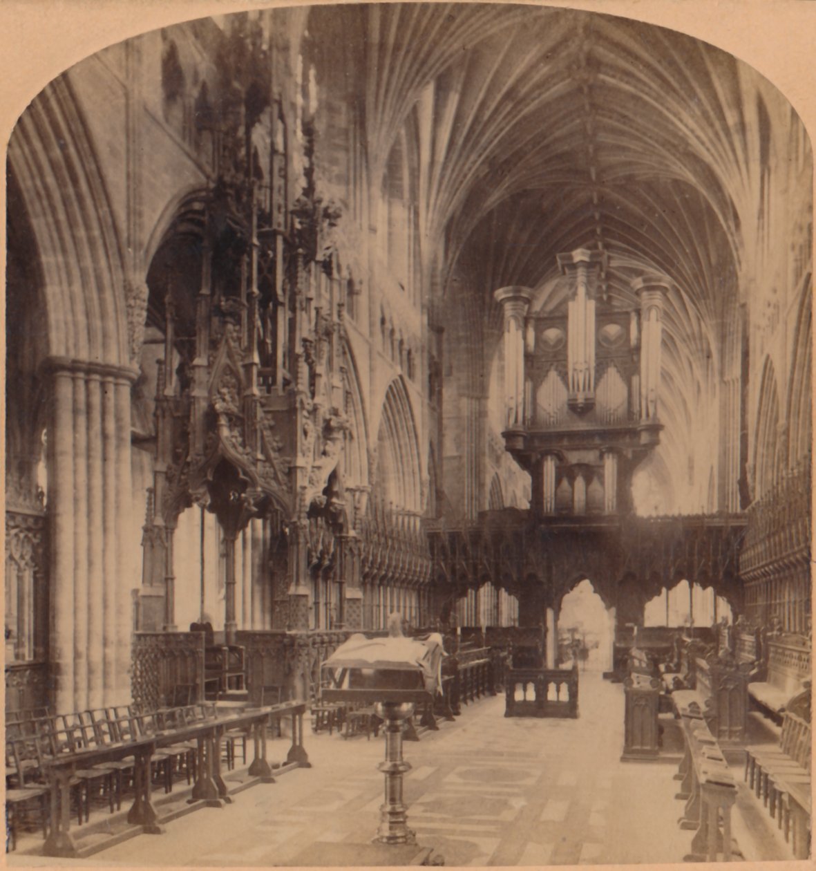 Interieur van de kathedraal van Exeter, Engeland door Underwood and Underwood