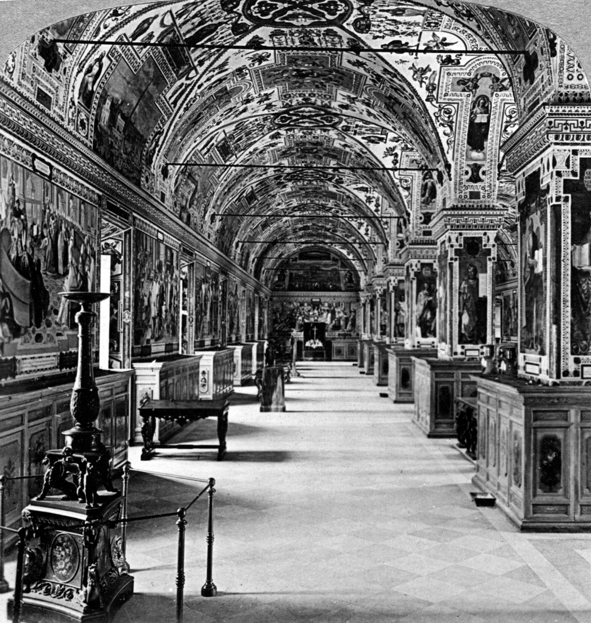 Interieur van de Vaticaanse Bibliotheek, Rome, Italië door Underwood and Underwood