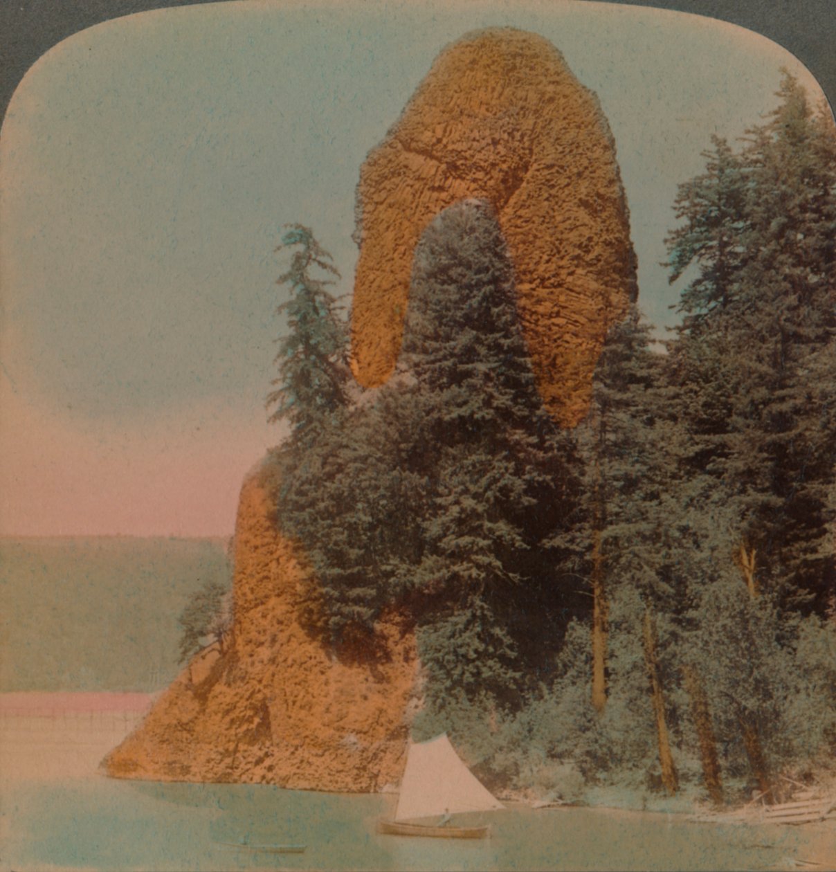 Rooster Rock, curieuze rotsformatie langs de Columbia River, Oregon, 1902 door Underwood and Underwood