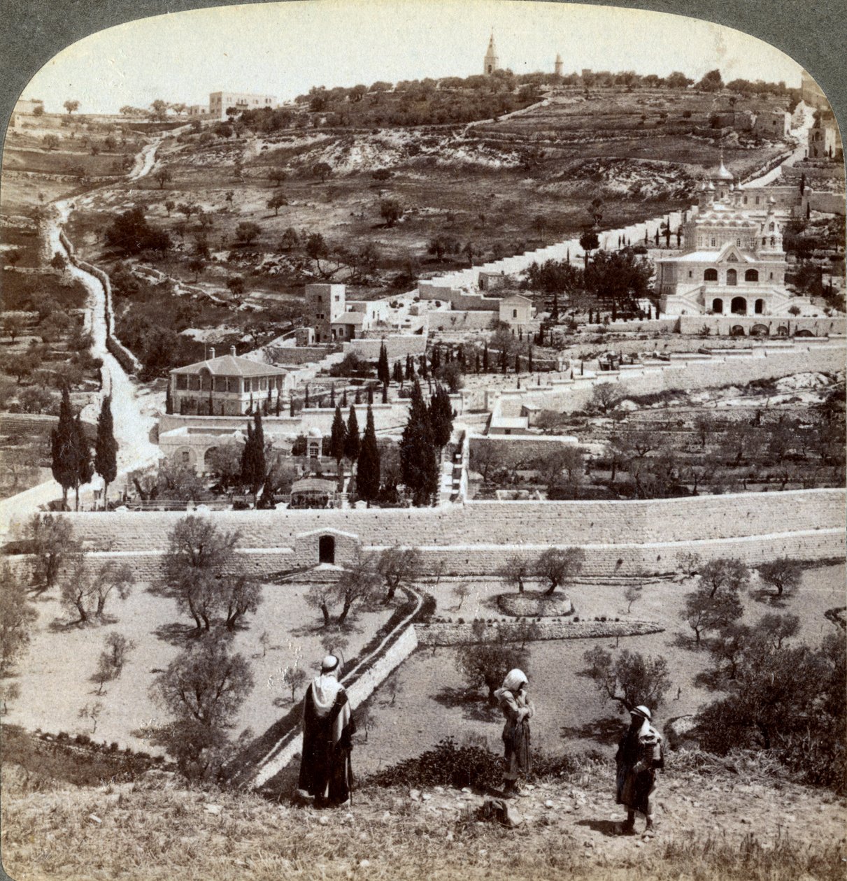 De Tuin van Gethsemane en de Olijfberg, Palestina, 1908 door Underwood and Underwood