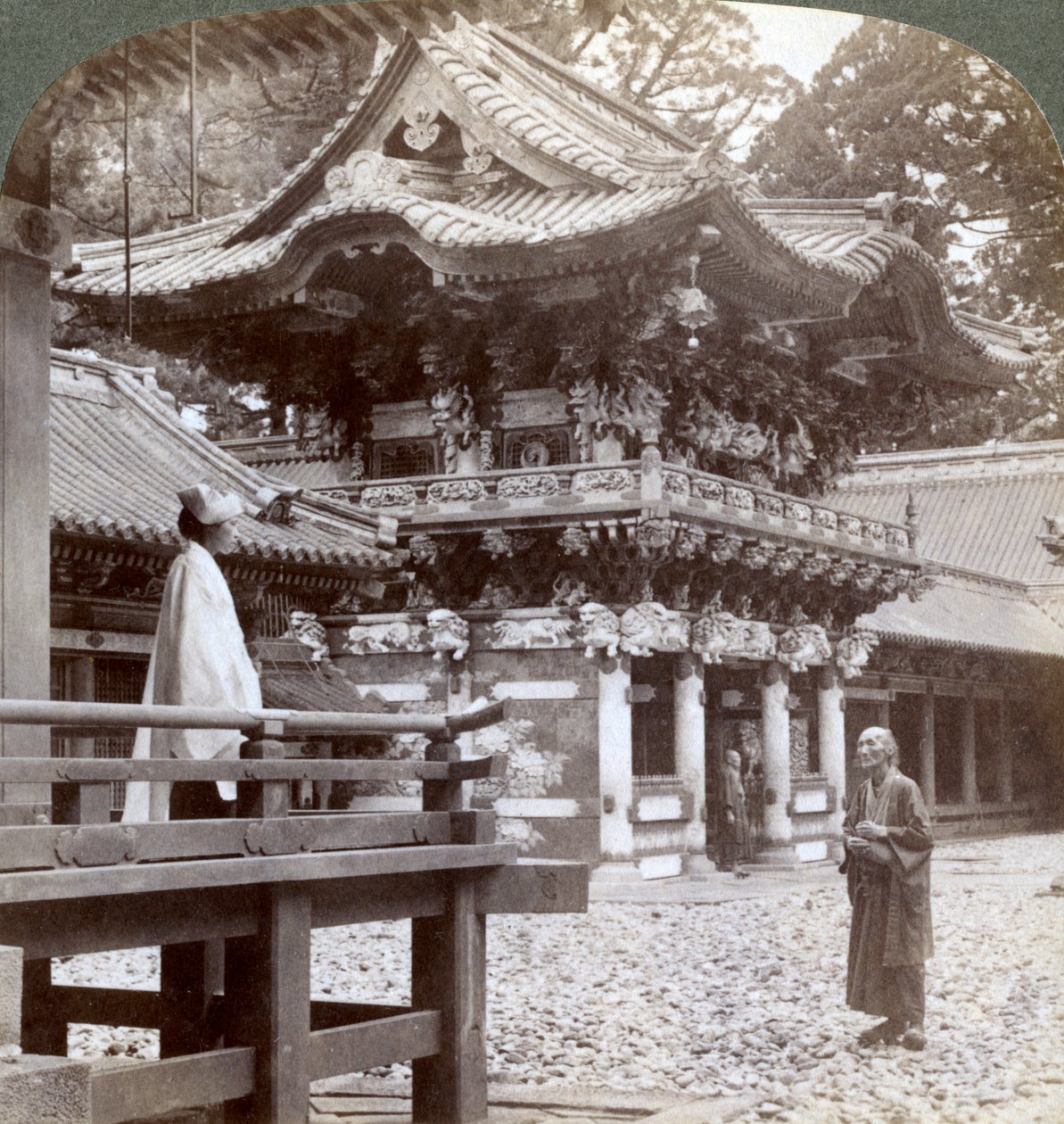 Yomeimon-poort, Boeddhistische Tempel van Yakushi, Nikko, Japan, 1904 door Underwood and Underwood