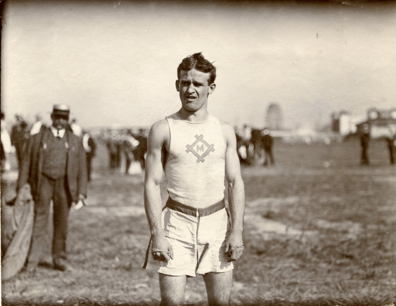 1904 Olympische Spelen - Archie Hahn, Milwaukee Athletic Club, winnaar van de 100 meter sprint door Unknown