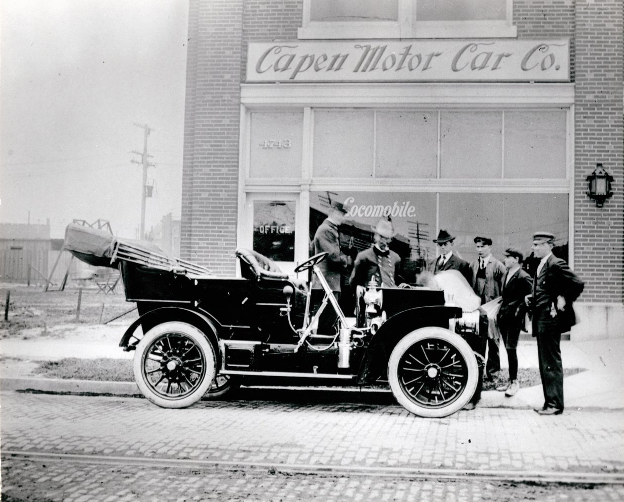Locomobile, 1907. (Voor Capen Motor Car Company. 4739-4743 McPherson Avenue) door Unknown