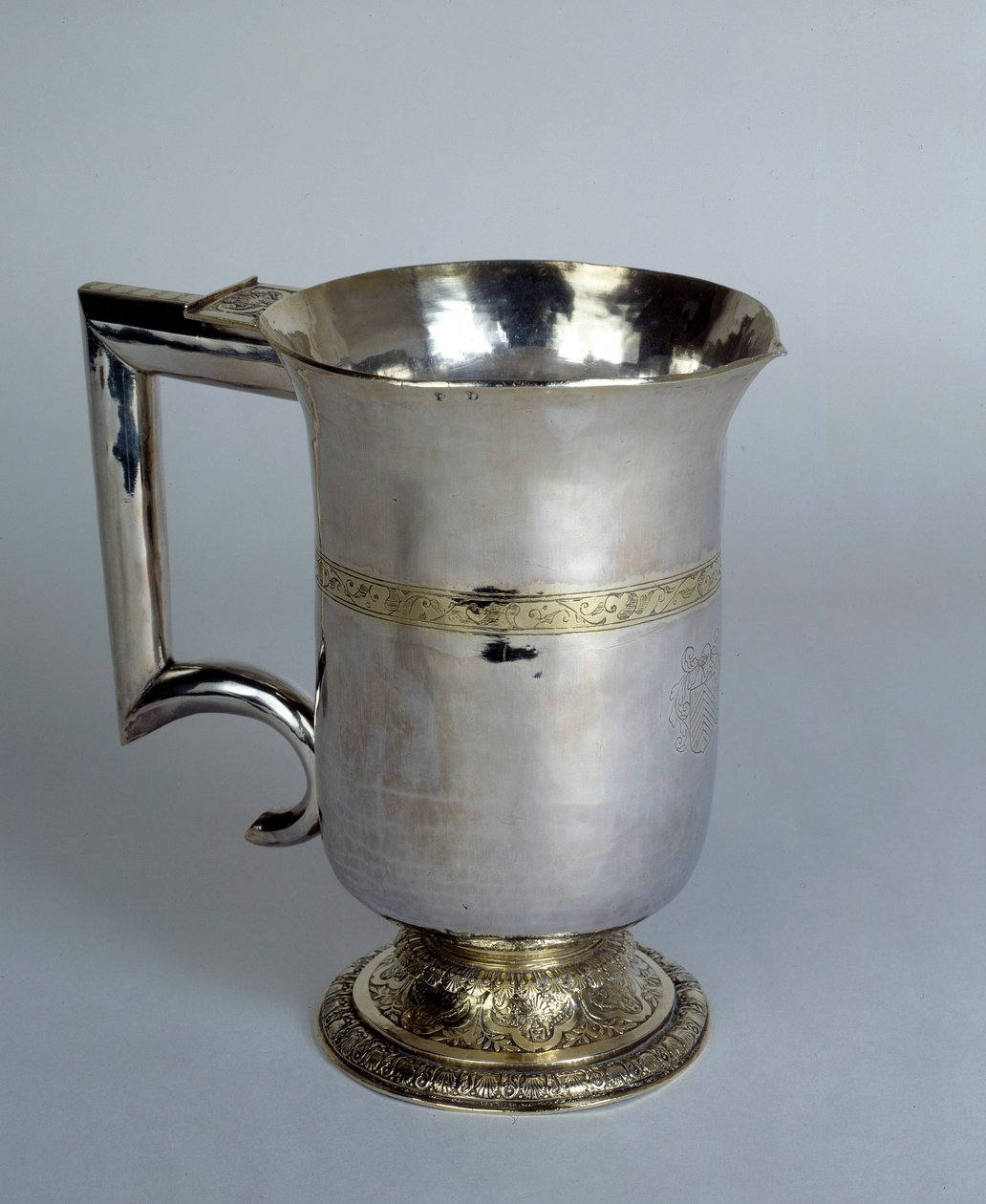 Aiguiere met een rechte handgreep in zilver en goud door Unknown artist