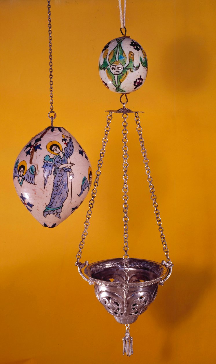 Oosterse kunst: polychrome faience ballen met engelen door Unknown artist