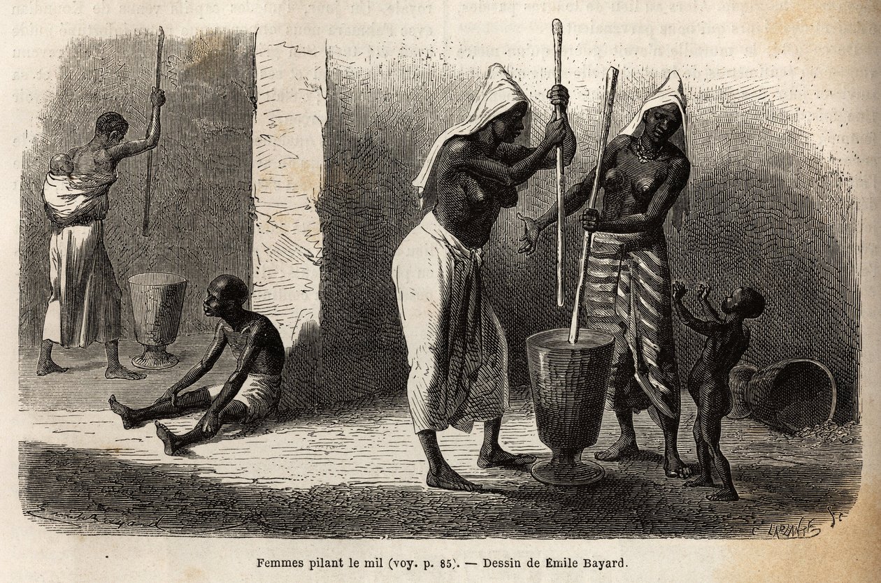 Scène uit het dagelijks leven: vrouwen stampen gierst in Sekou (Niger), omringd door kinderen door Unknown artist