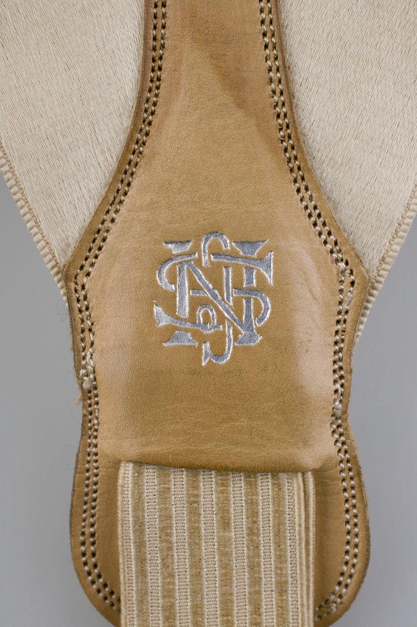 Bretels, ca.1880 (detail), Geborduurd wit satijn, leer, zilver, Maker onbekend door Unknown artist