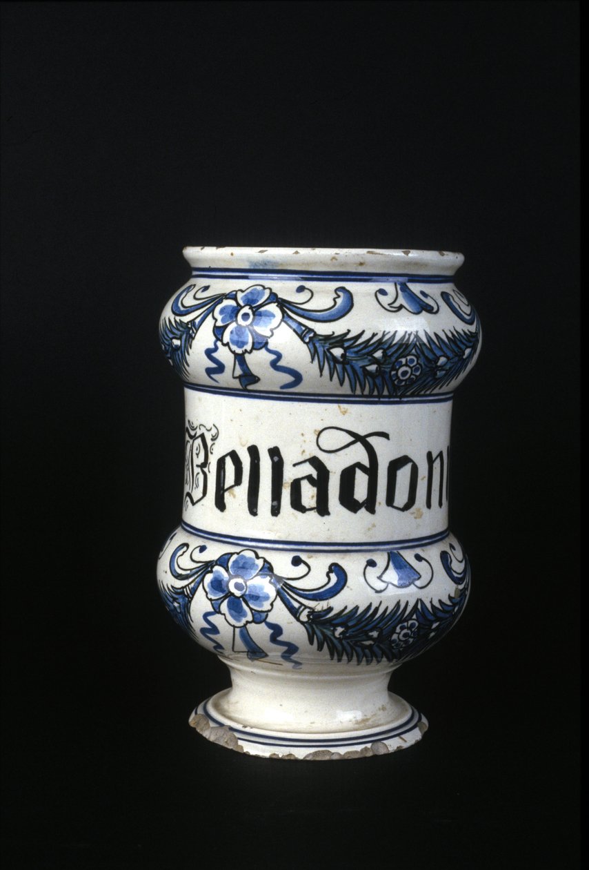 XVI eeuwse apothekerspot met Belladonna, giftig kruid gebruikt in de farmacie. Museum voor Wetenschap en Technologie, Milaan door Unknown artist