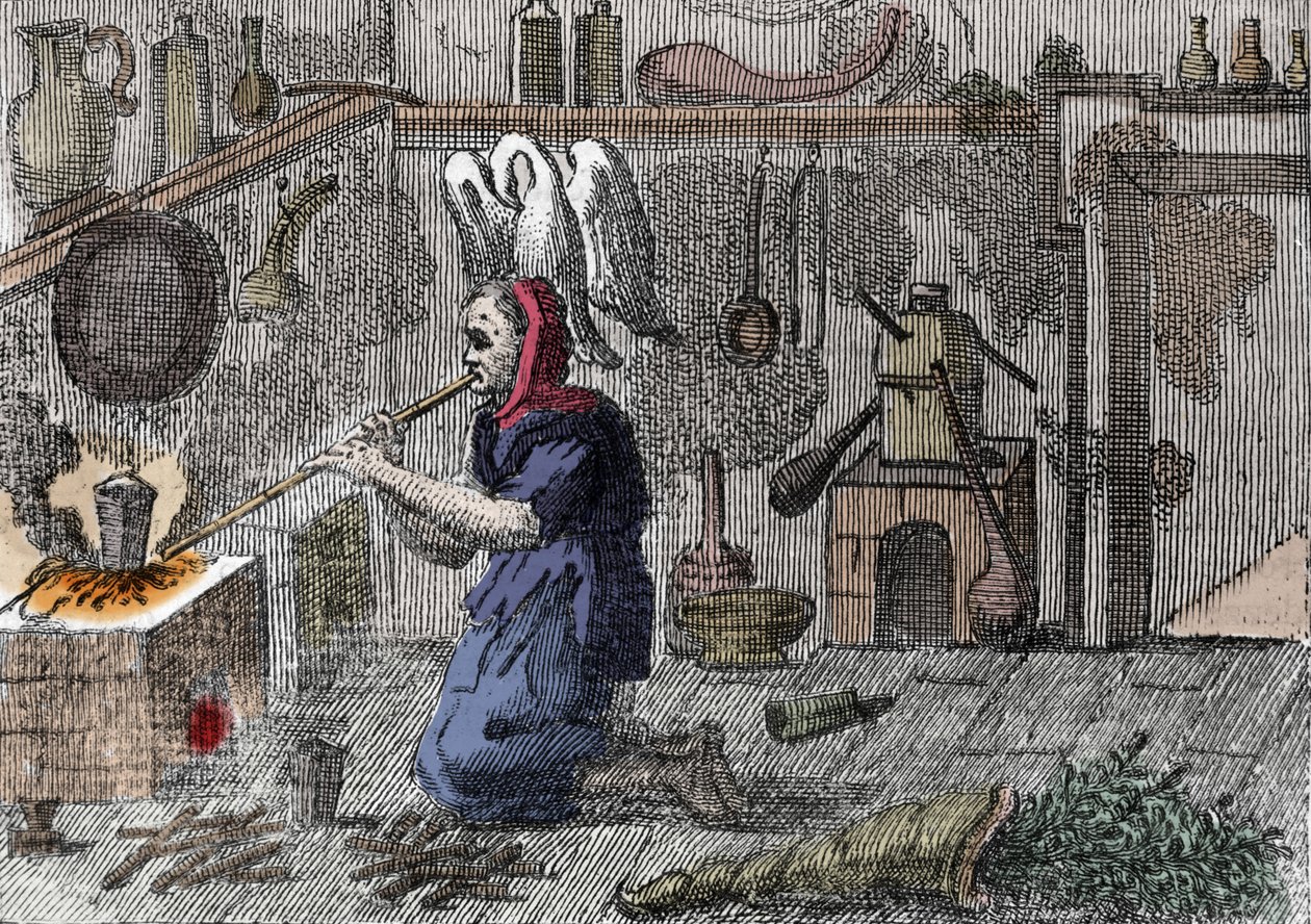 Een heks in haar laboratorium die een magische drank bereidt, rechts een hoorn gevuld met magische kruiden (gravure) door Unknown artist