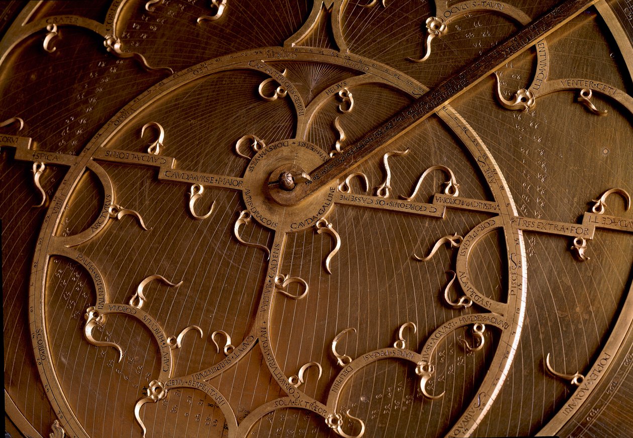 Detailweergave van een koperen astrolabium door Unknown artist