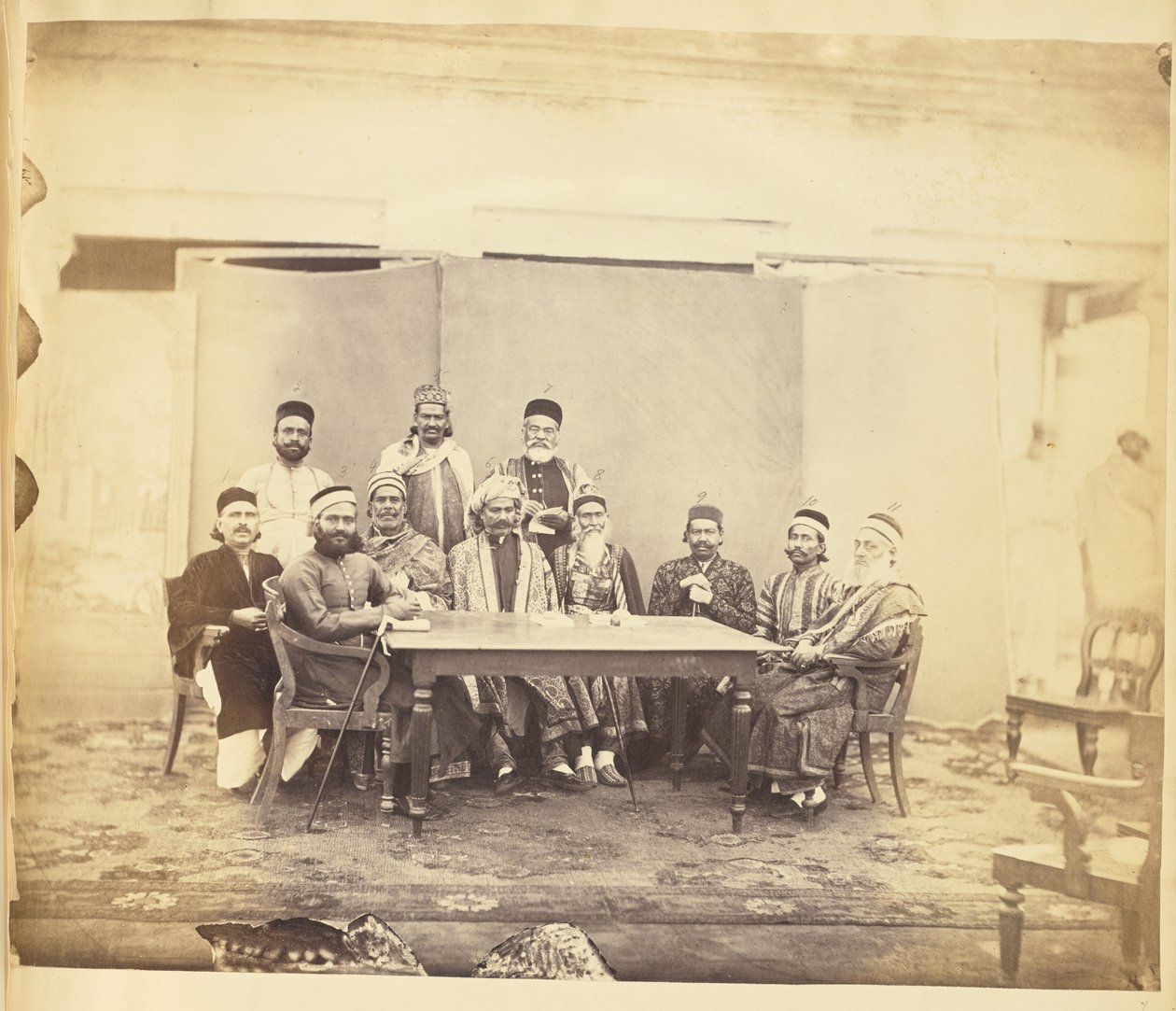 [Groepsportret van mannen, India] door Unknown artist