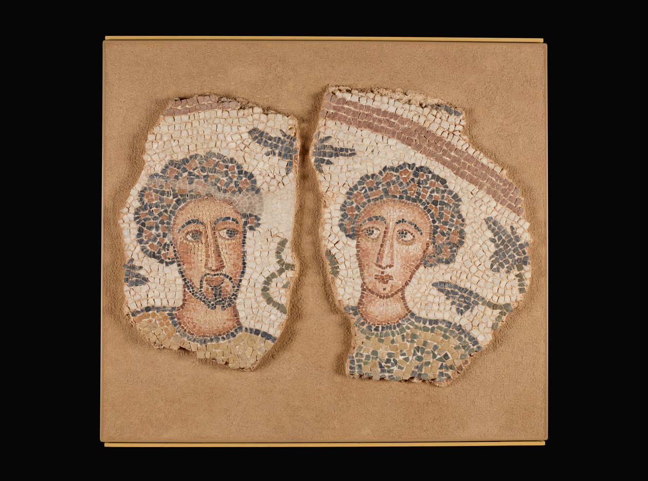 Mozaïekpaneel met twee mannenbustes door Unknown artist