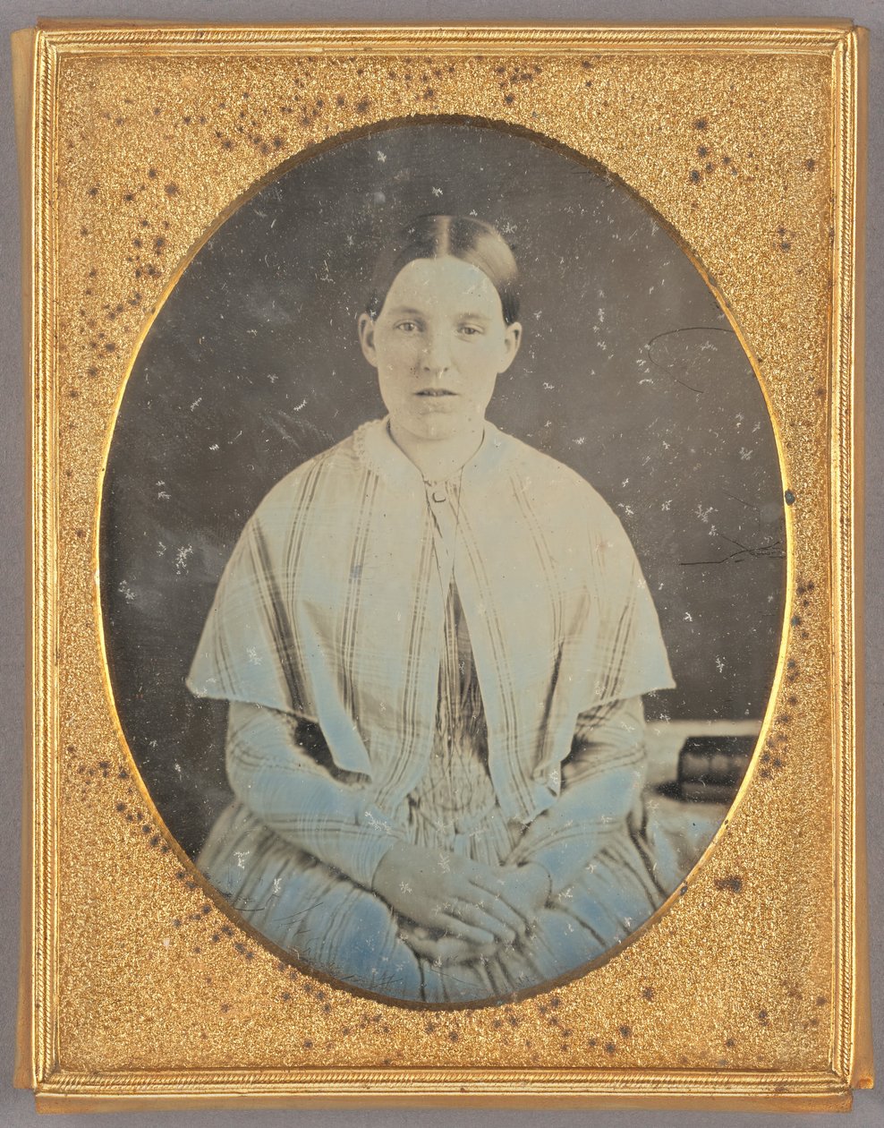 [Portret van een zittende vrouw]. door Unknown artist