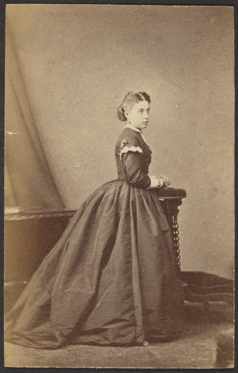[Portret van een vrouw]. door Unknown artist