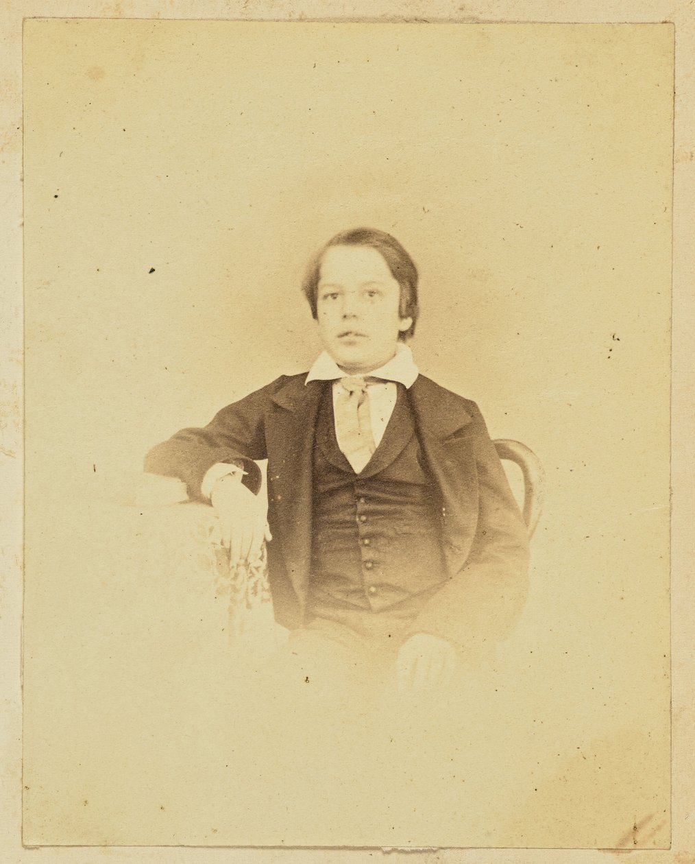 [Portret van een jonge jongen]. door Unknown artist