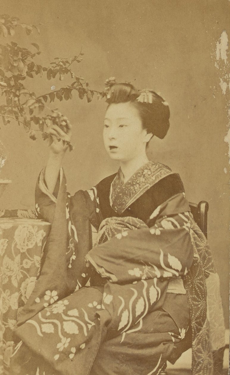 [Zittende Japanse vrouw] door Unknown artist