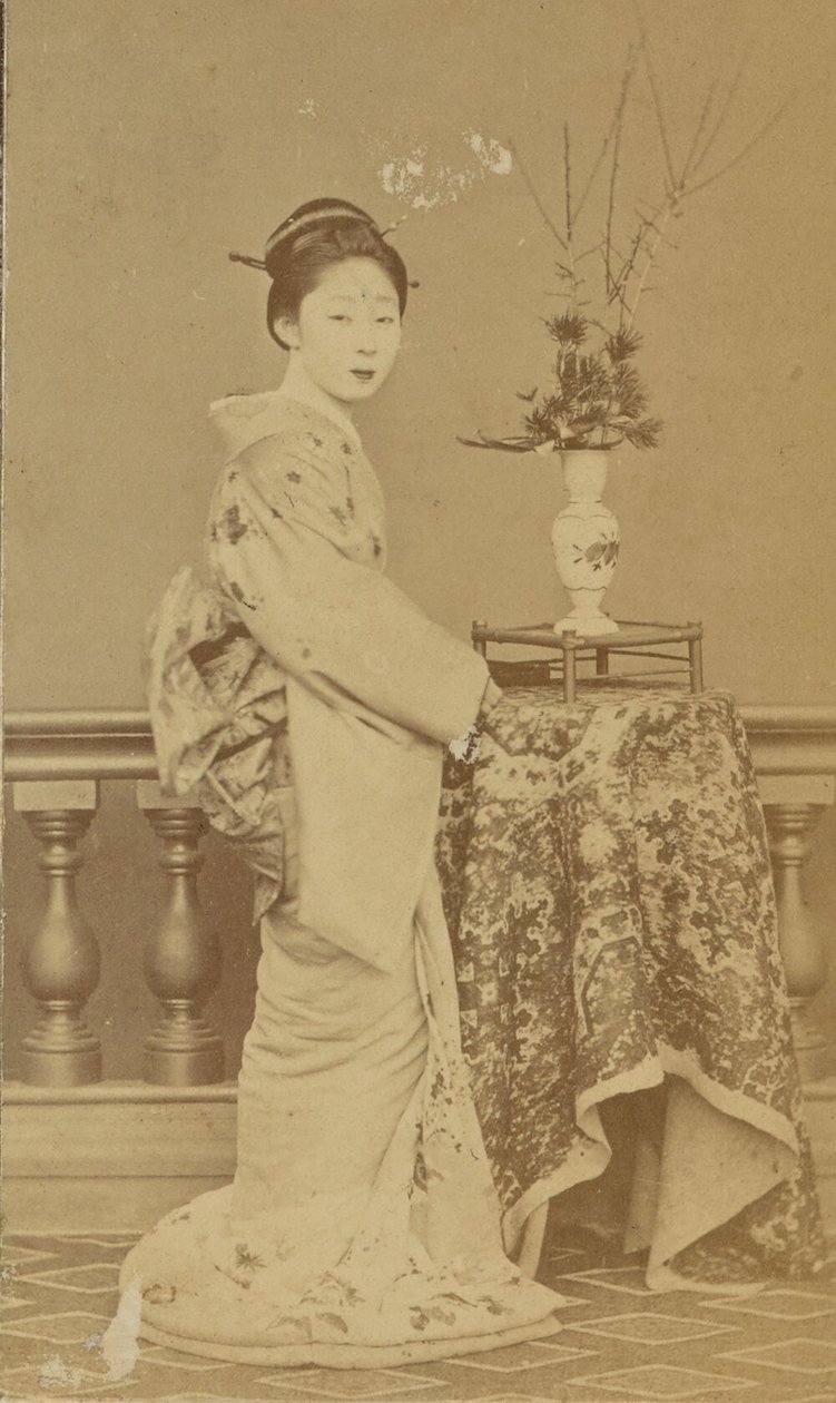 [Staande Japanse vrouw] door Unknown artist