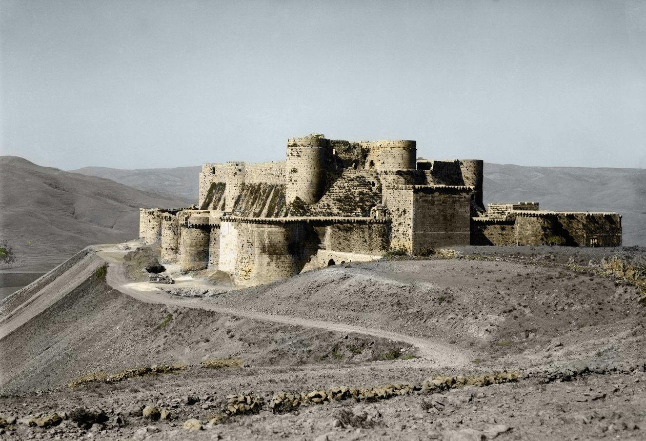 Het Krak des Ridders kasteel fort daterend uit de periode van de Kruistochten is gelegen in het westen van Syrië, in 1930. door Unknown artist