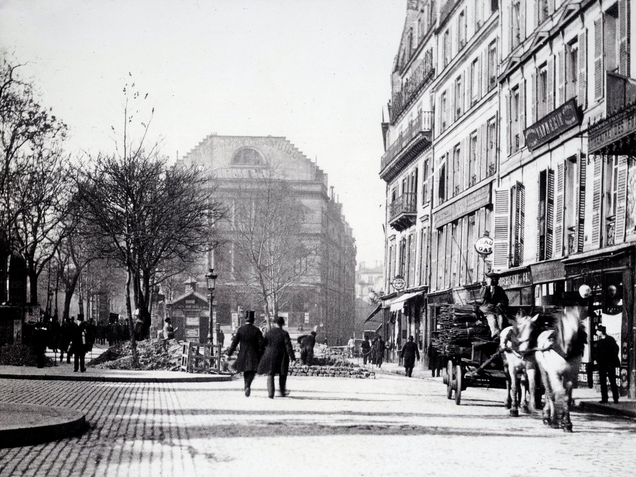 Een straat in Parijs met het Ambigu theater (3e arrondissement) door Unknown photographer